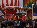 Band-Aaron-Lewis-stage-balloons